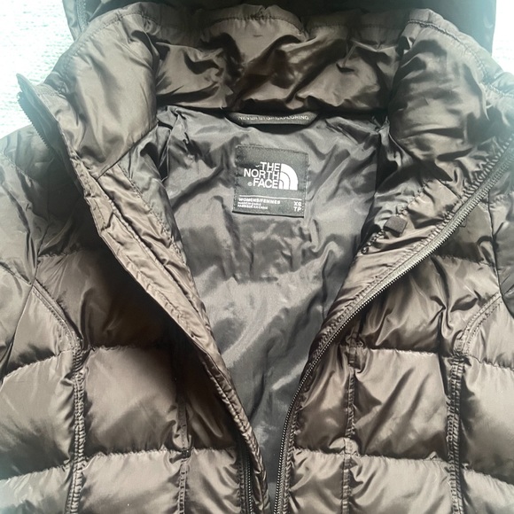 THE NORTH FACE Women's Metropolis Insulated Jacket - Picture 1 of 8